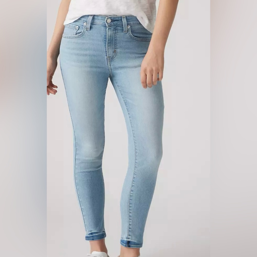 Levi's Women's Light Blue Skinny Jeans